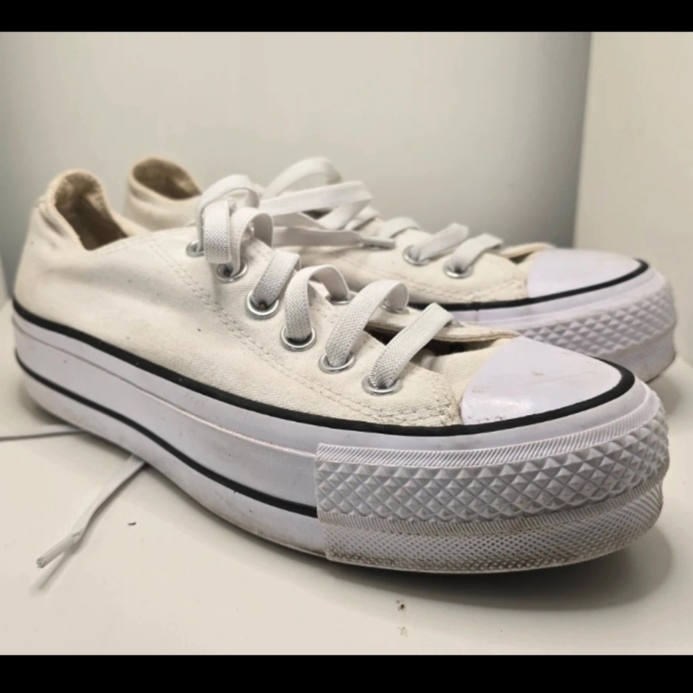 Converse White Low-Top Canvas Lace-Up Sneakers 6US - 4UK